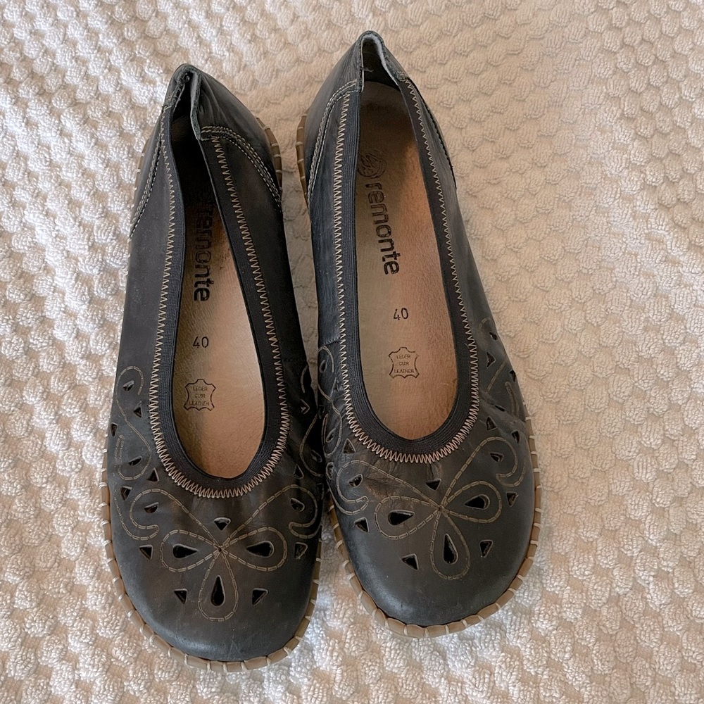Remonte slip-on leather shoes